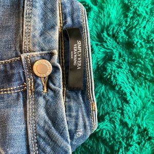 Vera Wang lightwash distressed jeans